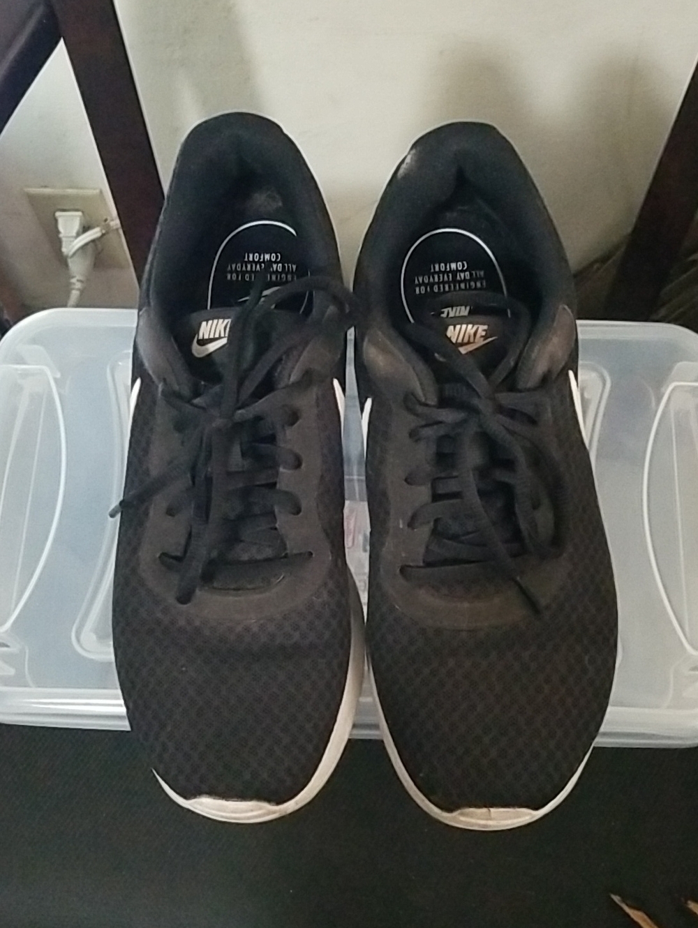 Nike Black and White Men's Lightweight Sneakers